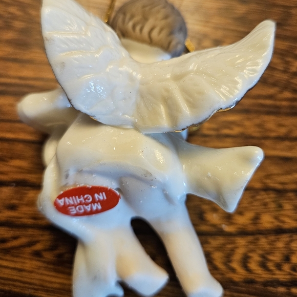 NEW, In Original Box, 4 Musical Cherub Christmas Tree Ornaments. - Picture 7 of 11